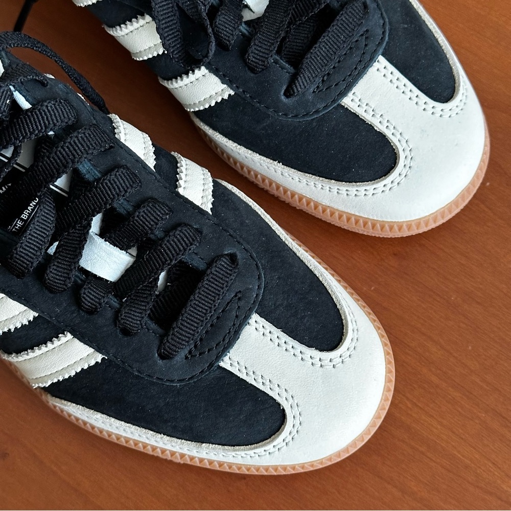Adidas “Samba” sneakers